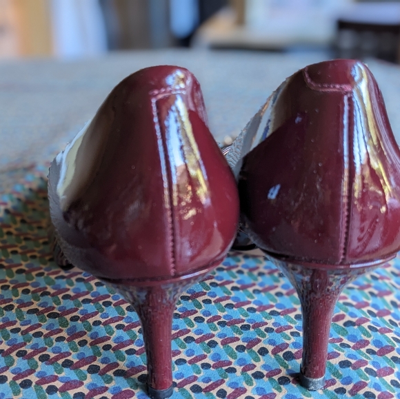 Two tone patten leather Coach Pumps - Picture 5 of 5